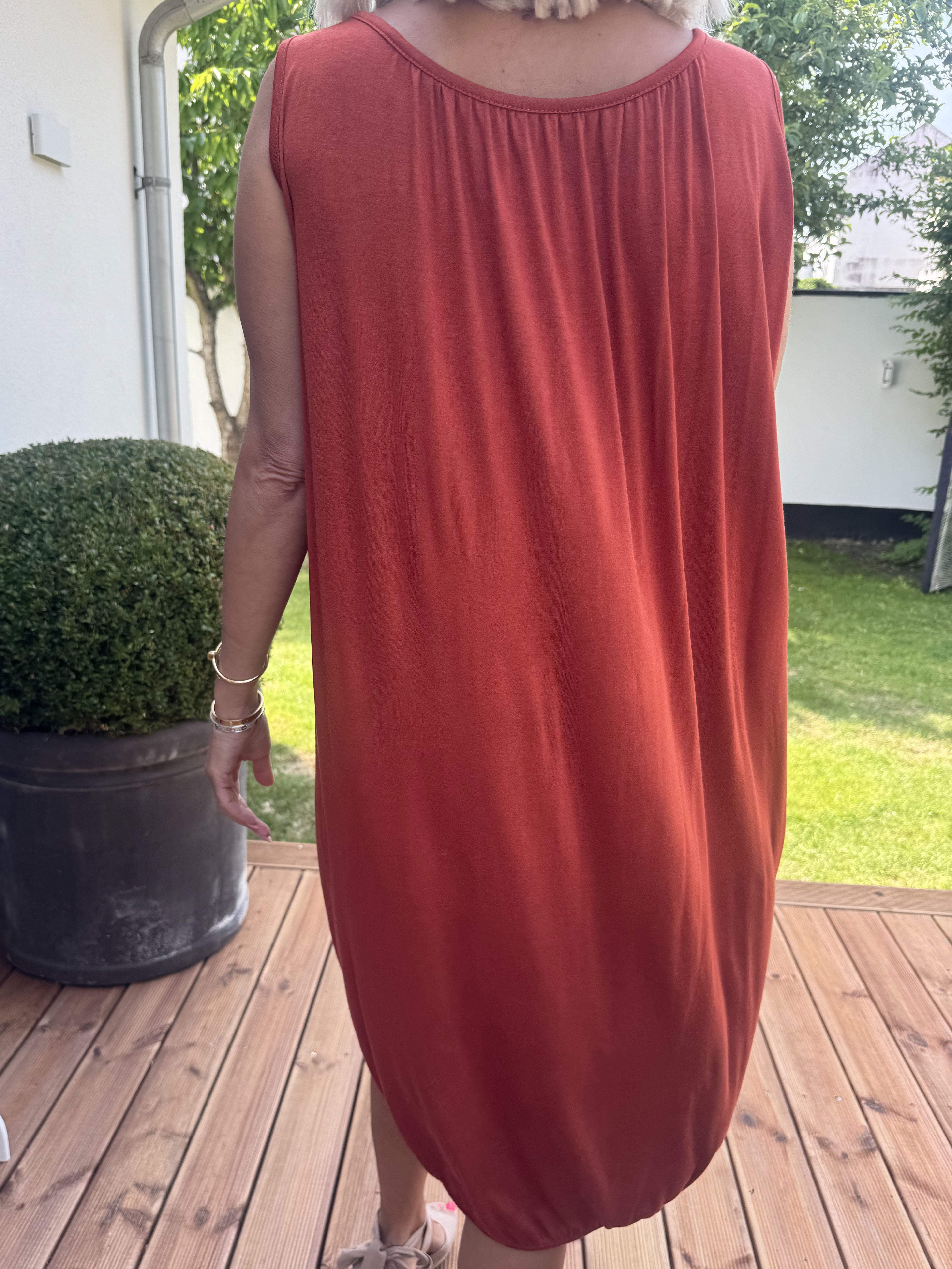Miracle Sleeveless Dress - Basis kjole i viskose med elastik forneden